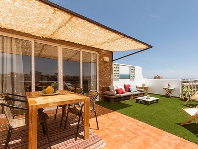 Alquiler de piso en avenida De la Fontana de 1 habitación con terraza y muebles