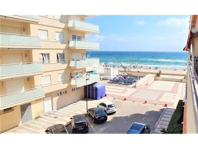 Apartamento con maravillosas vistas al mar situado en 1ª linea playa Daimús,