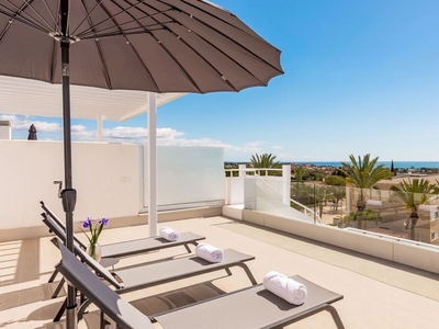 Apartamento en venta en New Golden Mile, Estepona, Málaga