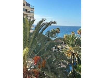 Ático dúplex en Marbella centro con vistas al mar.