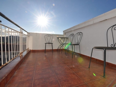 Ático en alquiler en Centro - Cáceres de 2 habitaciones con terraza y muebles