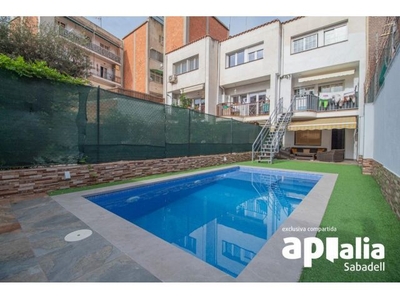 CASA CON PISCINA EN BARBERÀ DEL VALLÈS