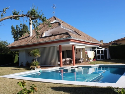 Chalet en venta en Bel-Air, Estepona, Málaga