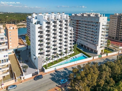 Precioso apartamento de 2 dormitorios frente al mar de 2 dormitorios con piscina comunitaria en Guar