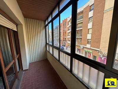 Venta de piso en Centro - Cuenca de 4 habitaciones con terraza y garaje