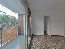 Venta Piso El Prat de Llobregat. Piso de cuatro habitaciones Primera planta con balcón