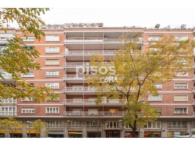 Apartamento en venta en Calle de Guzmán El Bueno, cerca de Paseo de San Francisco de Sales en Vallehermoso por 770.000 €