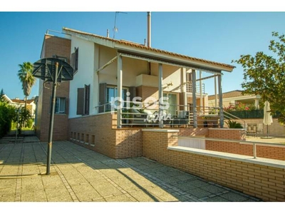 Chalet en venta en Calle Parque de Ordesa, cerca de Calle Pantano de Cornalvo