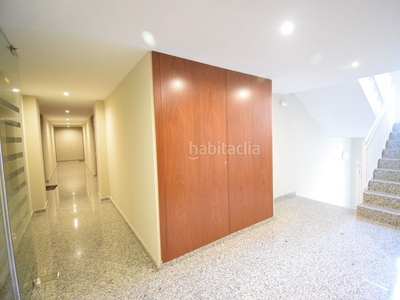 Piso con 2 habitaciones amueblado con ascensor y calefacción en Girona