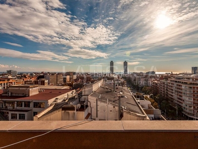 Piso con 2 habitaciones con ascensor, calefacción y aire acondicionado en Barcelona