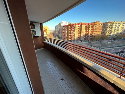 Alquiler de piso en Paseo Constitución - Las Damas de 3 habitaciones con terraza y garaje