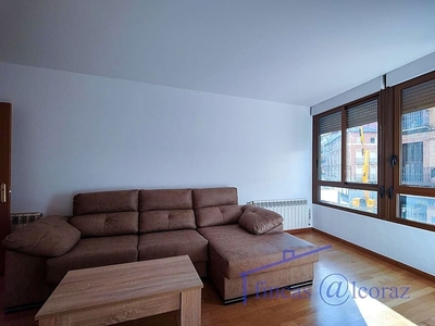 Alquiler de piso en San Lorenzo de 2 habitaciones con terraza y muebles