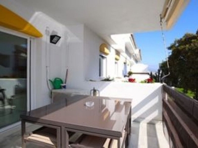 Alquiler de piso en urbanización Lugar Guadalmina Baja de 3 habitaciones con terraza y piscina
