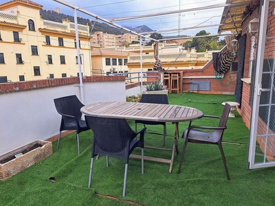 Ático en alquiler en Hospital de 3 habitaciones con terraza y muebles