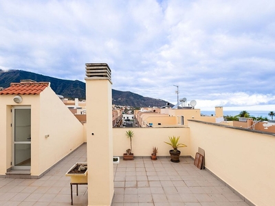 Ático en venta en Montaña-Zamora-Cruz Santa-Palo Blanco de 2 habitaciones con terraza y garaje