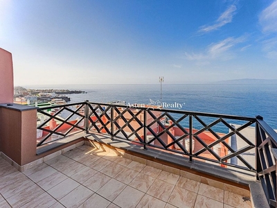 Ático en venta en Puerto de Santiago de 2 habitaciones con terraza y piscina