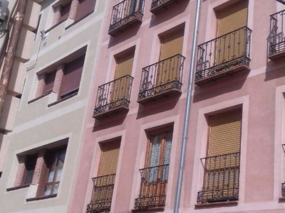 Dúplex en alquiler en Centro - Segovia de 5 habitaciones con muebles y calefacción