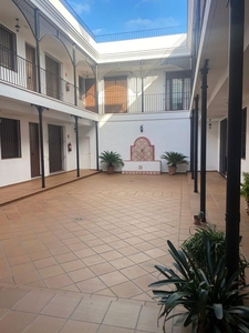 Piso en venta en Pedroso (El) de 2 habitaciones con piscina y aire acondicionado