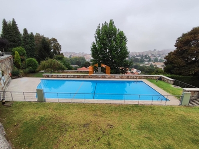 Venta de piso con piscina y terraza en Travesas-Balaídos (Vigo)