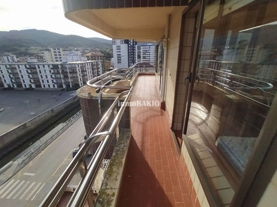 Venta de piso en calle Zarrakoa Bidea de 4 habitaciones con terraza y garaje