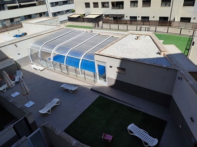 Venta de piso en Hermanos Falcó - Sepulcro Bolera de 3 habitaciones con terraza y piscina