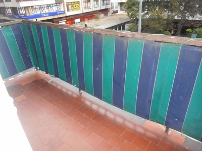 Venta de piso en Las Arenas Centro de 5 habitaciones con terraza y balcón