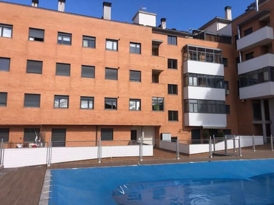 Venta de piso en Zona Pinilla de 2 habitaciones con piscina y jardín