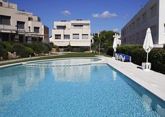 AT014 Villes del Mar: Terraced house 200 meters from the beach of Torredembarra with common pool.