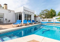 Villa de lujo, piscina privada climatizada, wifi, aire acondicionado.