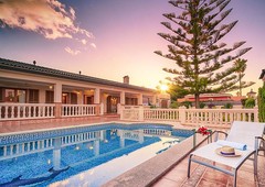Preciosa villa con piscina privada excelenta para familias con aire acondicionado, wifi y piscina privada - WiFi Gratis