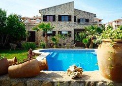 VILLA HERMOSA- Casa de piedra unifamiliar con piscina privada en zona residencial Las Palmeras - WiFi Gratis