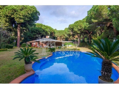 Acogedora casa con jardín y piscina en venta en Sant Andreu de Llavaneres