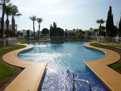 Alquiler vacaciones de piso con piscina y terraza en Mojácar