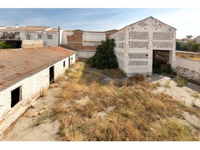 Casa con terreno en el centro de Churriana de la Vega