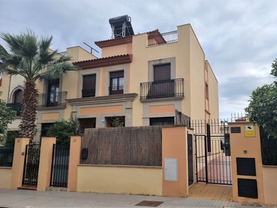 Venta de casa con piscina y terraza en El Brillante, El Tablero, Valdeolleros (Córdoba), Mirabueno