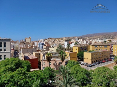 Venta de piso con terraza en Oliveros, Altamira, Barrio Alto (Almería)