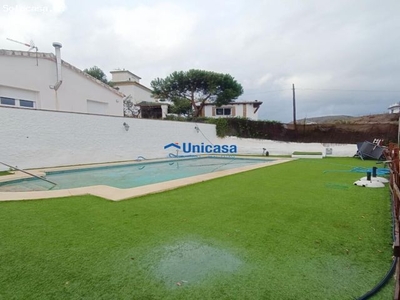 Casa con terreno y piscina propia de una sola planta en Puerto de la torre.