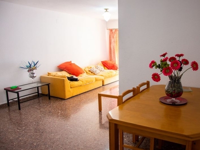 Habitación en piso compartido en Carrer de Sant Vicent Màrtir, 259 Piso 2 (València)