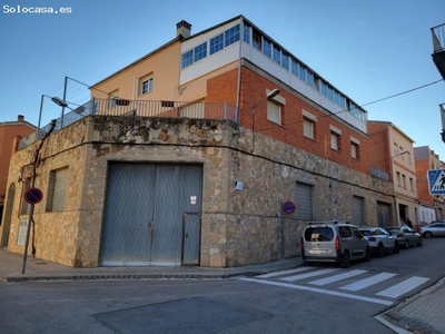 Oportunitat única: Casa Cantonera amb 2 magatzems, possibilitat de 4 habitatges independents.