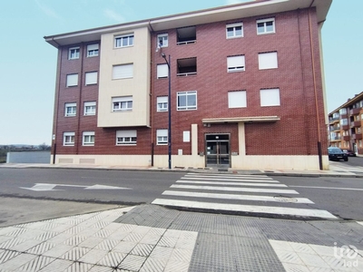 Piso 2 habitaciones de 92 m² en Villaobispo de Las Regueras (24195)