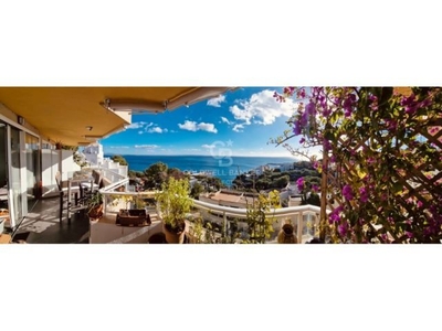¡Precioso apartamento con vistas panorámicas al mar en venta en Illetas!