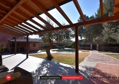 Casa en venta , con 384 m2, 4 habitaciones y 3 baños, piscina, 3 plazas de garaje, trastero y calefacción suelo radiante. en Begues