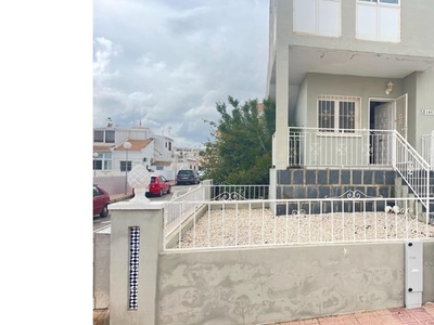 Bungalow de 2 Dormitorios en Planta Baja con Parcela Privada en Venta en Orihuela Costa