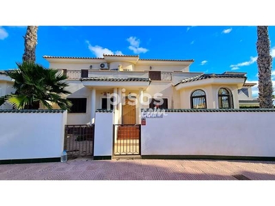 Casa adosada en venta en Calle Badajoz