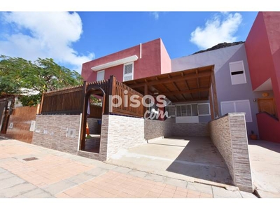 Casa adosada en venta en Calle Perez Galos