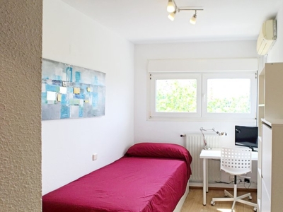 Elegante habitación en apartamento de 5 dormitorios, Moratalaz, Madrid