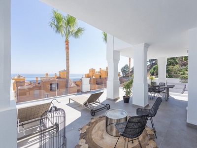Magnifico apartamento dúplex con vistas al mar en venta en Manilva, Málaga