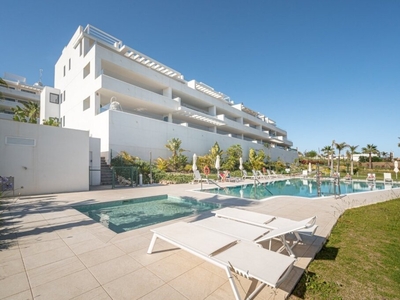 Magnifico apartamento en venta en Estepona Golf, Bahía Dorada. Estepona. Málaga, España