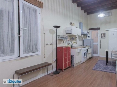 Acogedor apartamento estudio con patio en alquiler en Regina-La Encarnación