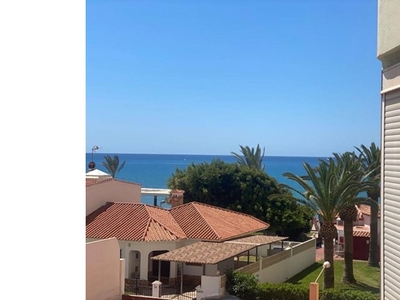 Apartamento en venta Torrox costa 1 linea de playa con piscina